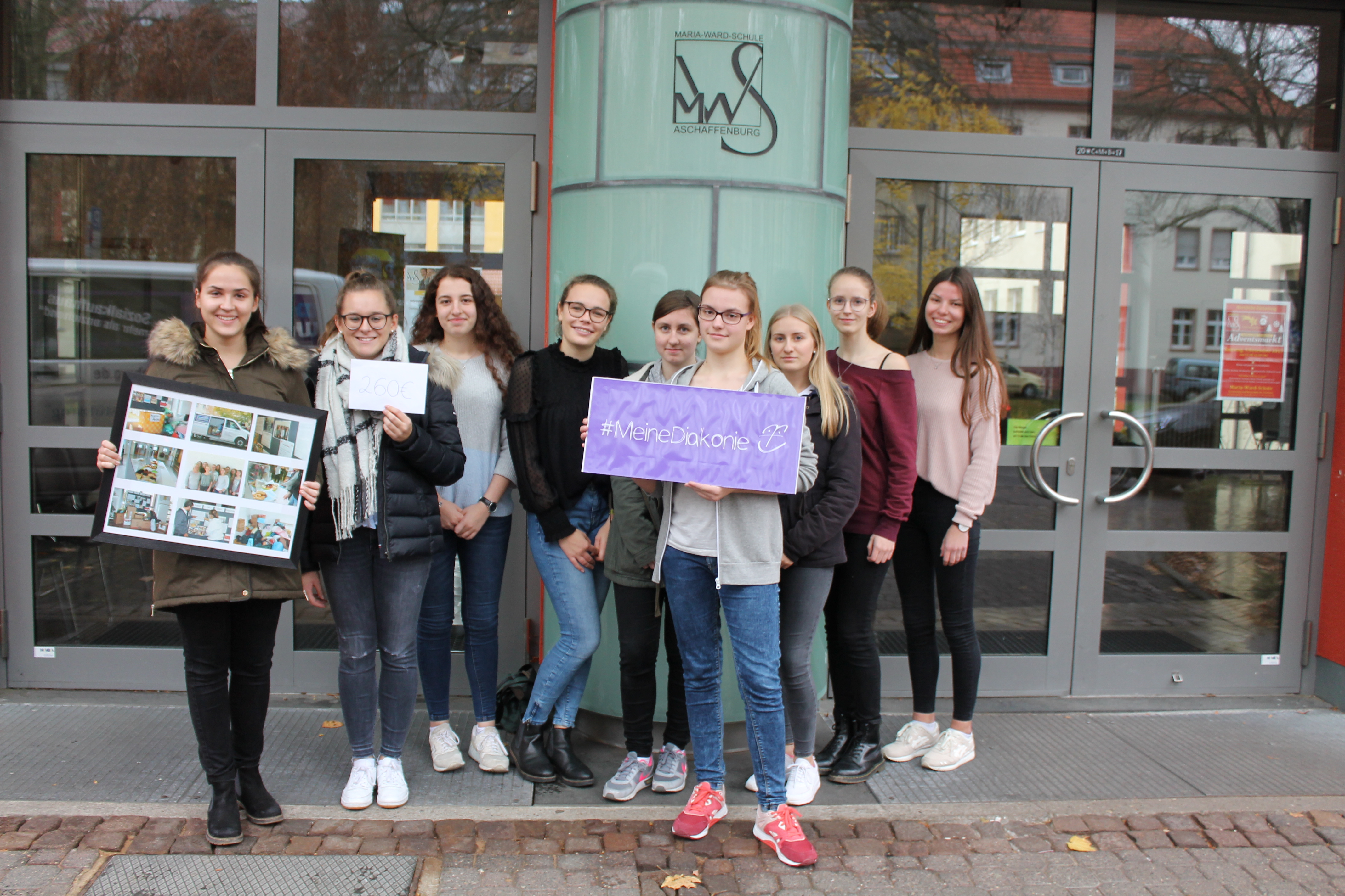 Maria Ward Schulerinnen Unterstutzen Diakonie Sozialkaufhaus Diakonie Aschaffenburg